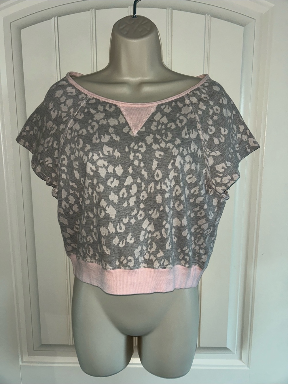 NEW Hard Tail Grey and Light Pink Leopard Crop Pullover Sz XS
